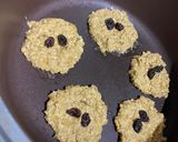 Foto del paso 4 de la receta: Galletitas sanas - de banana y avena con azúcar mascabo y mantequilla de maní 🍌 🥜