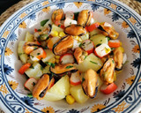 Foto del paso 7 de la receta: Ensalada de patata, surimi y mejillones en escabeche