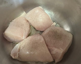 Foto del paso 1 de la receta: Pechuga de pollo con champiñones y apio