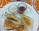 A picture of step 5 of Chicken ranchi dressing sauce sandwiches.