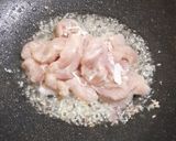Foto langkah ke 2 dari resep Tumis Ayam Lada Hitam.