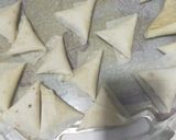 A picture of step 4 of Mitha samosa.