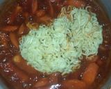 Foto langkah ke 4 dari resep RABOKKI (Ramen Tteokbokki).