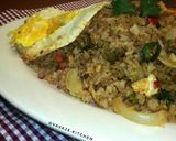 Foto langkah ke 3 dari resep Nasi Goreng Telur Setengah Matang.