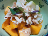 Salad trái cây trộn ức gà nướng
