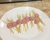 Foto del paso 1 de la receta: Salchichas rellenas con pasta