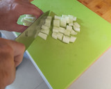 Foto del paso 4 de la receta: Cubos de aguacate con pepino y lima, huevas y hojita albahaca
