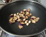 Foto langkah ke 2 dari resep Tumis Terong Cabe Gendot.