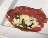 Foto del paso 2 de la receta Entrante de Navidad: rulo de carpaccio de ternera con mahonesa de pera