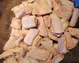 Foto del paso 2 de la receta: Costillas de Puerco en Adobo con Nopales
