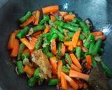 Foto langkah ke 4 dari resep Tumis asem - asem buncis wortel.