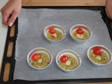 MUFFINS salati alle noci e basilico, con cuore di formaggio