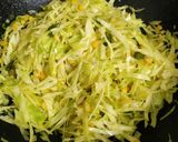 कोबीची भाजी (kobichi bhaji recipe in marathi) रेसिपी स्टेप 3 फोटो 