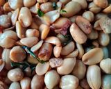 Foto langkah ke 3 dari resep Kacang Goreng Bawang Daun Jeruk 🥜.