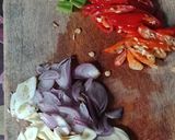 Foto langkah ke 2 dari resep Oseng Cumi Cabai Merah.