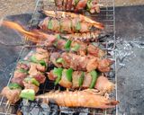 Hình bước làm 4 của món Đồ nướng đi phượt (thịt nướng, xúc xích nướng, khoai nướng,...)