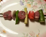 Foto del paso 7 de la receta: Brochetas de solomillo de cordero, en salsa thai