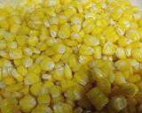 Hình bước làm 2 của món Bắp chiên bơ và bột ớt