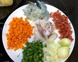 Hình bước làm 2 của món Cơm chiên hải sản trái thơm