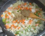 Foto del paso 3 de la receta: Garbanzos con tocineta y verduras a la Joha