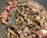 Foto del paso 3 de la receta: Risotto de champiñones con jamón y huevo