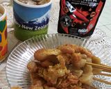 Foto langkah ke 5 dari resep Cilok tusuk goreng telur.