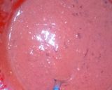 Foto del paso 2 de la receta: Bizcochuelo de frutillas húmedo, sin huevo