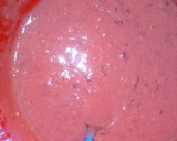 Foto del paso 2 de la receta: Bizcochuelo de frutillas húmedo, sin huevo