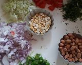 A picture of step 1 of Sookhi bhel.