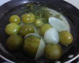 Foto del paso 1 de la receta: Patitas de 🐷 en salsa verde