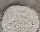 A picture of step 1 of Thaen Mittai.