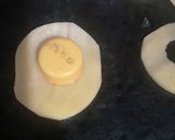 A picture of step 2 of Donut pakoray.