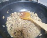 Foto del paso 3 de la receta: Lomo de cerdo con salsa de champiñones y queso