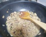 Foto del paso 3 de la receta: Lomo de cerdo con salsa de champiñones y queso