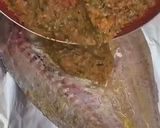 صورة لخطوة 4 من وصفة تتبيلة سمك محشي بالفرن 🐟