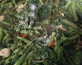 Foto langkah ke 3 dari resep Tumis kangkung terasi.