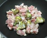 Foto del paso 2 de la receta: Guiso de costillejas y conejo