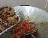 Foto langkah ke 4 dari resep Tumis Ikan Asin bumbu iris.