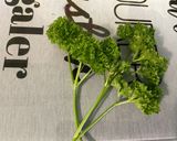 Une image de l'étape 8 de Salade castelfranco aux tomates, pecorino truffé et persil.