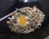 รูปขั้นตอนการทำที่ 4 ของ ข้าวผัดแซลมอนสไปซี่กิมจิ