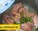 A picture of step 2 of Degi Chicken Palak.