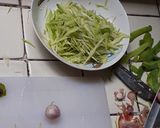 รูปขั้นตอนการทำที่ 2 ของ ยำมะม่วงปลากรอบ สูตรแม่บ้านปุ๊
