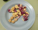 Foto langkah ke 2 dari resep Semur Ayam Kentang (resep Keluarga).