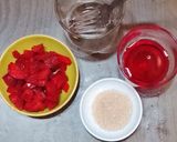 Foto langkah ke 1 dari resep Strawberry Matcha Latte.