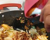 Gambar langkah 4 resipi Kue Teow Goreng.