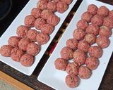Foto del paso 1 de la receta Albóndigas de pollo y pavo con papas fritas y salsa