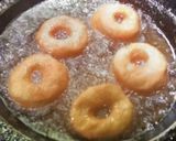 Foto langkah ke 5 dari resep Donat Kampung topping coklat keju.