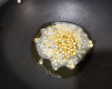 A picture of step 1 of Bread Upma.