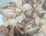 صورة لخطوة 1 من وصفة صلصة الفطر بالدجاج