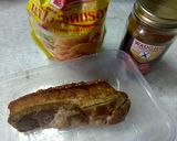 รูปขั้นตอนการทำที่ 1 ของ ผัดผงกะหรี่หมูกรอบ